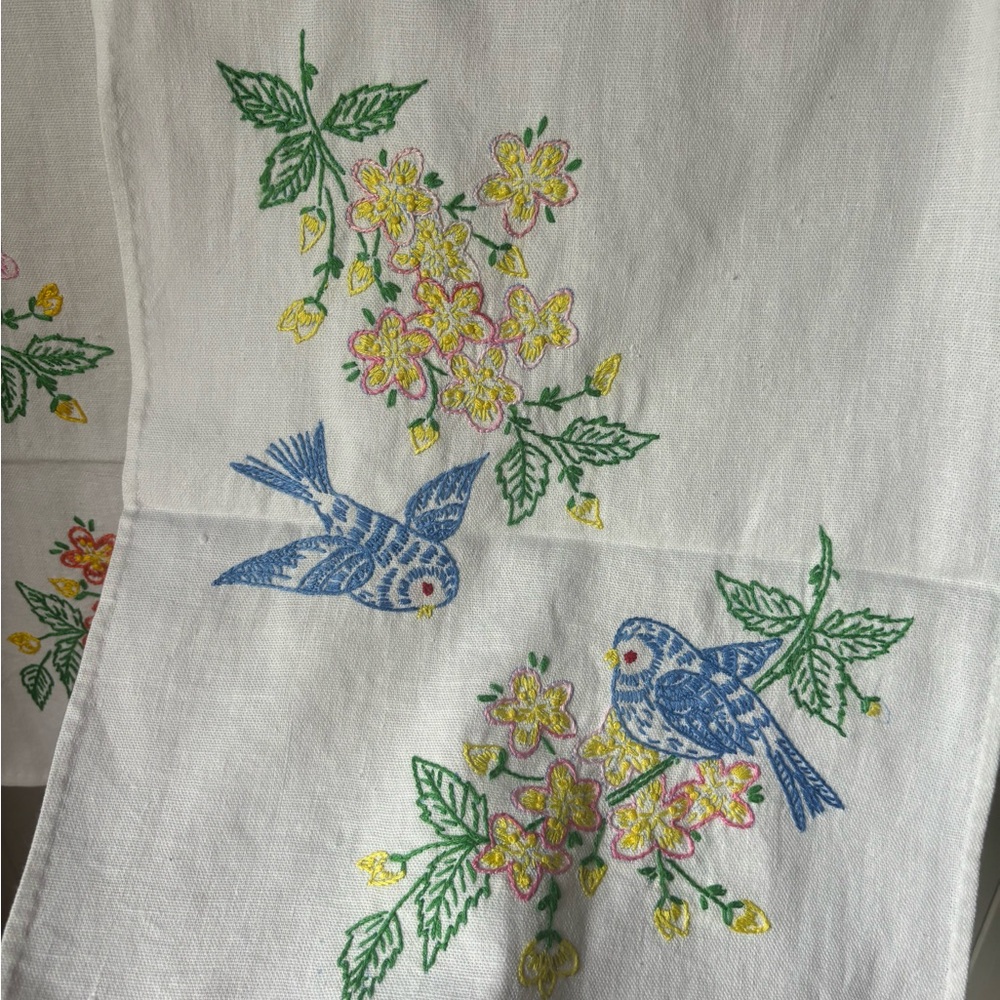 SOLD Vintage Embroidered Floral Hand Towels - Picture 5 of 5